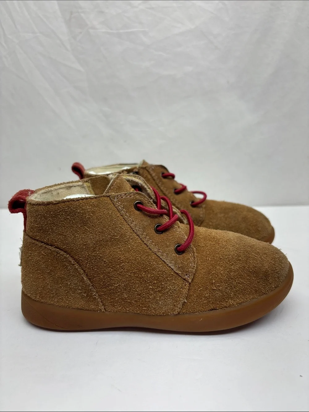 UGG Brown Suede Kids Boots with Red Laces, size 11 for toddler boy, box 74